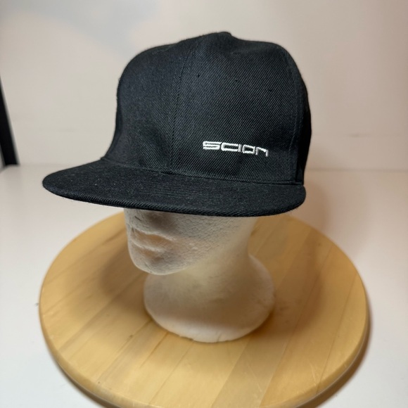 Scion Black Snapback Baseball Cap Hat Flat Brim 100% Acrylic Men’s Adjustable - Picture 1 of 5